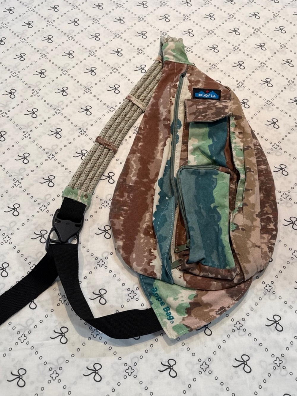 Kavu Pattern Single-Shoulder Sling Pack